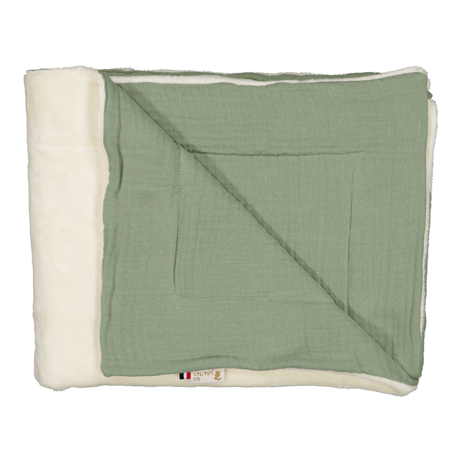 Offrez une couverture personnalisée au prénom de bébé. Douce et moelleuse, cadeau de naissance parfait en toute saison, avec une face en gaze de coton et l'autre en velours polaire, facile d'entretien !