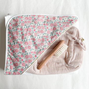 Coffret cadeau bain bébé personnalisé fleuri rose