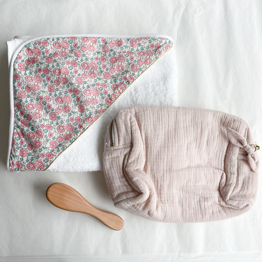 Coffret cadeau bain bébé personnalisé fleuri rose