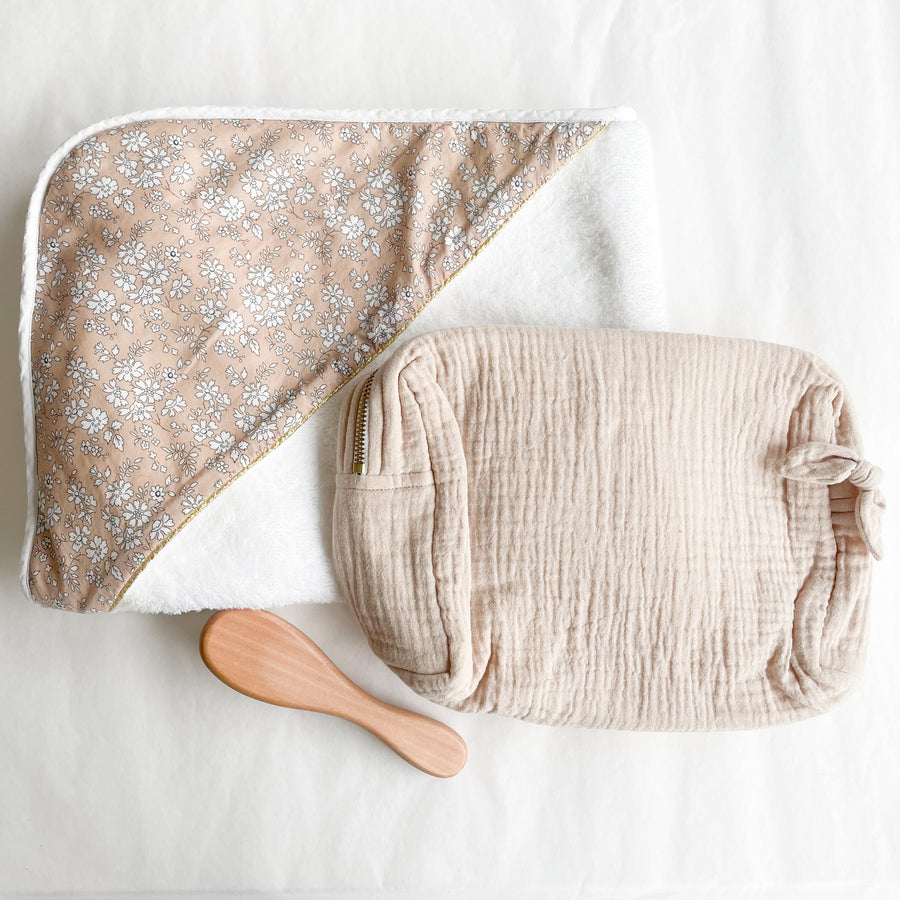 Coffret cadeau bain bébé personnalisé Fleuri latte