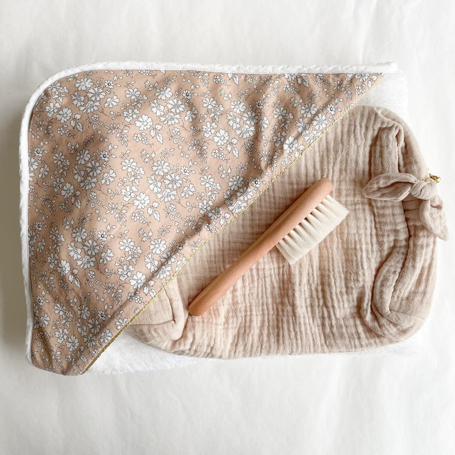 Coffret cadeau bain bébé personnalisé Fleuri latte