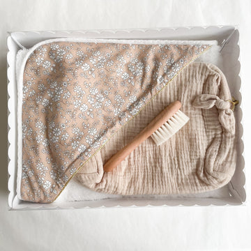 Coffret cadeau bain bébé personnalisé Fleuri latte