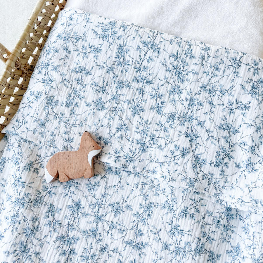 Offrez une couverture personnalisée au prénom de bébé. Douce et légère, cadeau de naissance parfait en toute saison, facile d'entretien !