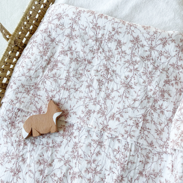 Offrez une couverture personnalisée au prénom de bébé. Douce et légère, cadeau de naissance parfait en toute saison, facile d'entretien !
