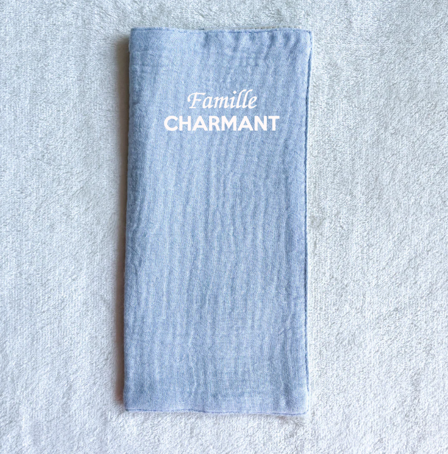 Protégez votre livret de famille avec élégance ! Optez pour un protège-livret durable, personnalisable et raffiné, idéal comme cadeau de mariage ou de naissance. 