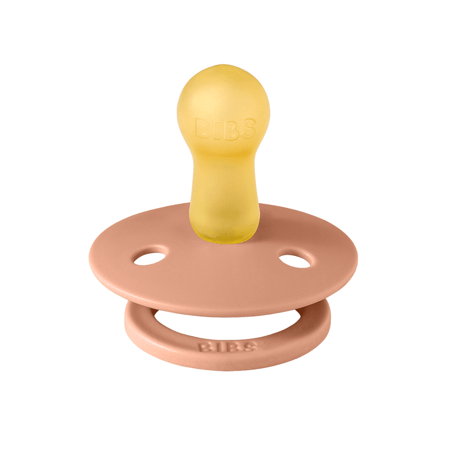Découvrez la tétine Bibs : stylée, confortable et réconfortante. En caoutchouc naturel, sans BPA, PVC ni phtalates, elle apaise le besoin de succion et calme les angoisses de bébé.