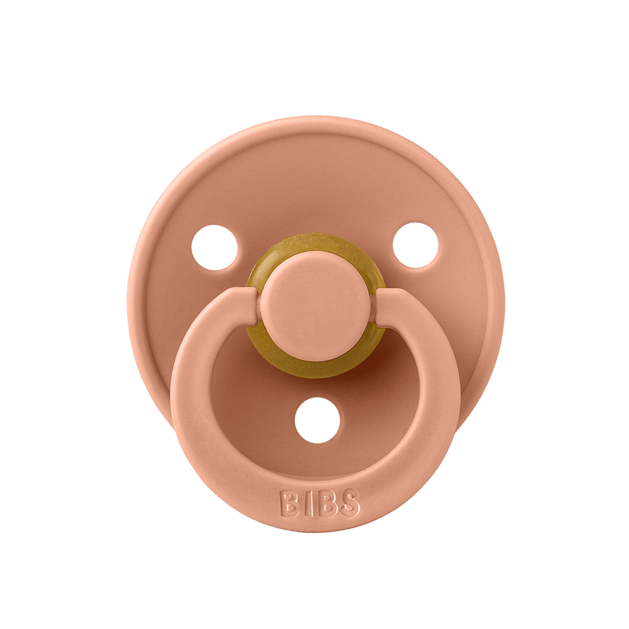 Découvrez la tétine Bibs : stylée, confortable et réconfortante. En caoutchouc naturel, sans BPA, PVC ni phtalates, elle apaise le besoin de succion et calme les angoisses de bébé.
