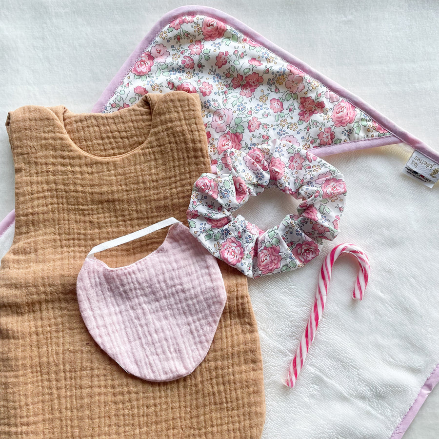 Ensemble de vêtements et accessoires pour poupées Gordi et Amigas Paola Reina, compatibles avec les poupons et poupées de 32 à 42 cm. 