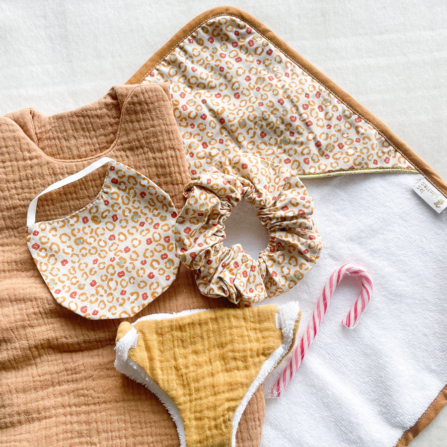 Ensemble de vêtements et accessoires pour poupées Gordi et Amigas Paola Reina, compatibles avec les poupons et poupées de 32 à 42 cm. 