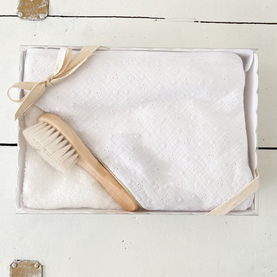 Coffret cape de bain blanc et brosse cheveux bébé