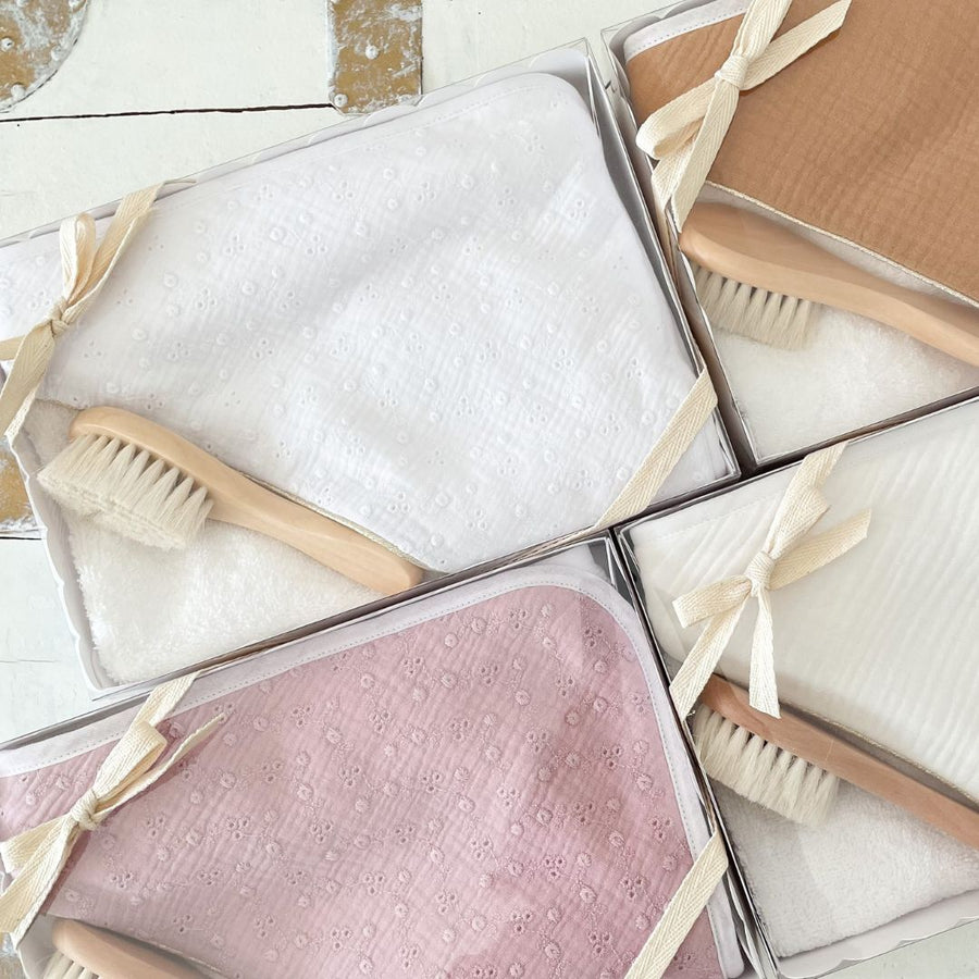 Coffret cape de bain et brosse cheveux bébé 