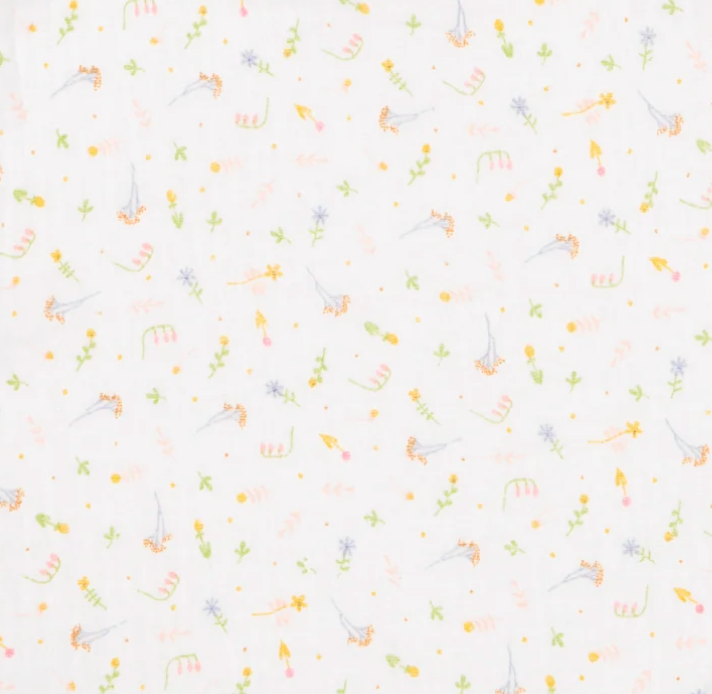 Le hochet préféré des bébés. Ses oreilles sont toutes douces et son anneau certifié est tendre à mordiller et soulage les poussées dentaires. Un petit cadeau idéal pour fêter une naissance.