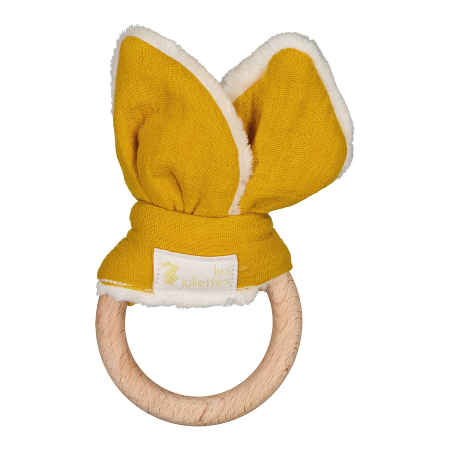 Le hochet préféré des bébés. Ses oreilles sont toutes douces et son anneau certifié est tendre à mordiller et soulage les poussées dentaires. Un petit cadeau idéal pour fêter une naissance.