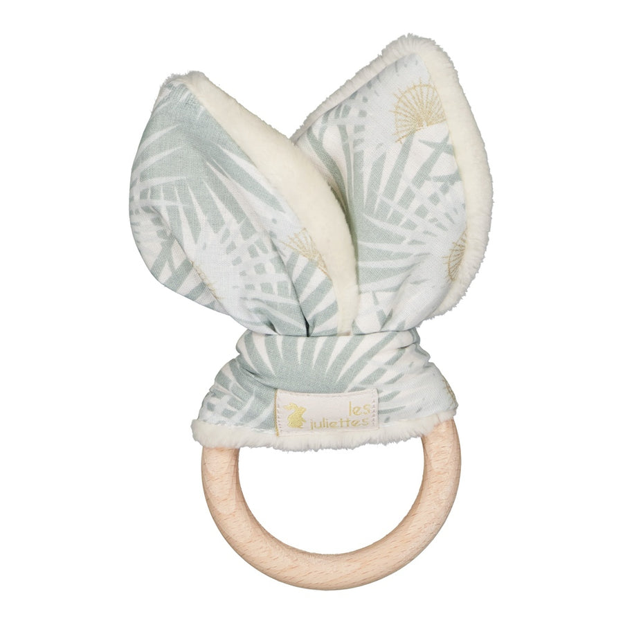 Le hochet préféré des bébés. Ses oreilles sont toutes douces et son anneau certifié est tendre à mordiller et soulage les poussées dentaires. Un petit cadeau idéal pour fêter une naissance.